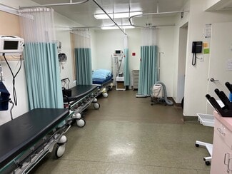 Plus de détails pour 10866 Riverside Dr, North Hollywood, CA - Bureau/Médical à louer