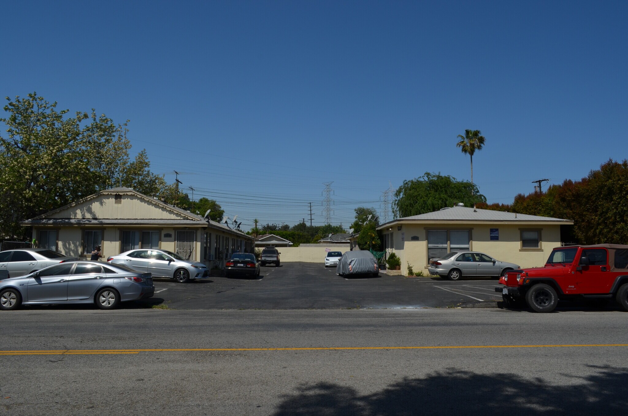6711-6715 Tujunga Ave, North Hollywood, CA à vendre Photo du bâtiment- Image 1 de 7