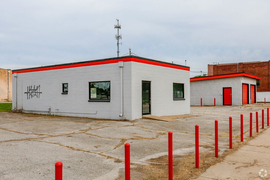 2204 E 11th St, Tulsa, OK à louer - Photo du bâtiment - Image 3 de 20