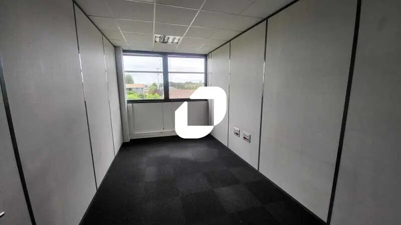 Office in VILLENAVE-D'ORNON for lease - Interior Photo - Image 2 of 7
