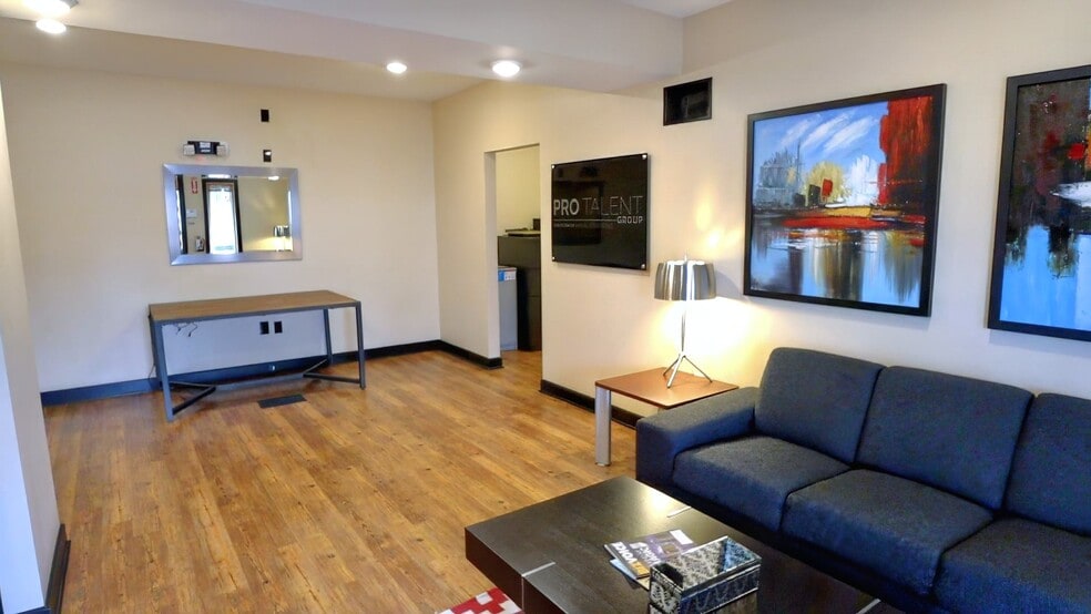 710 E 64th St, Indianapolis, IN à louer - Photo du bâtiment - Image 3 de 44