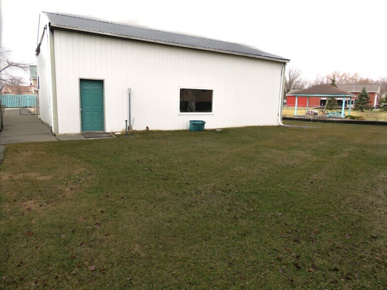 8622 Dixie Hwy, Fair Haven, MI à vendre - Photo du bâtiment - Image 2 de 18