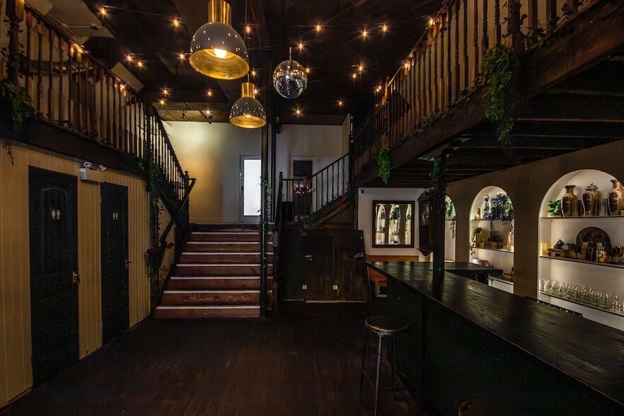 1024 Main St, Vancouver, BC for sale - Interior Photo - Image 3 of 14