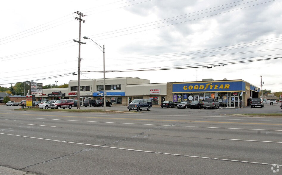 5021-5039 W Saginaw Hwy, Lansing, MI à louer - Photo du bâtiment - Image 2 de 11