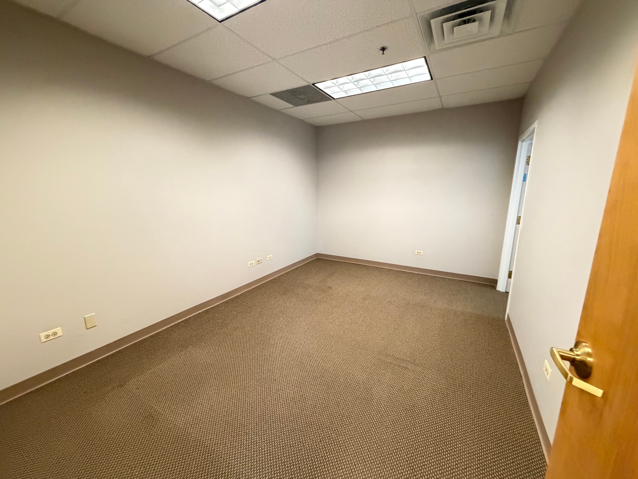 1605 W Wilson St, Batavia, IL for lease Interior Photo- Image 1 of 14
