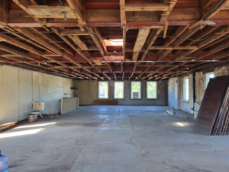 131 Conover Sta SE, Conover, NC à louer - Photo du bâtiment - Image 2 de 2