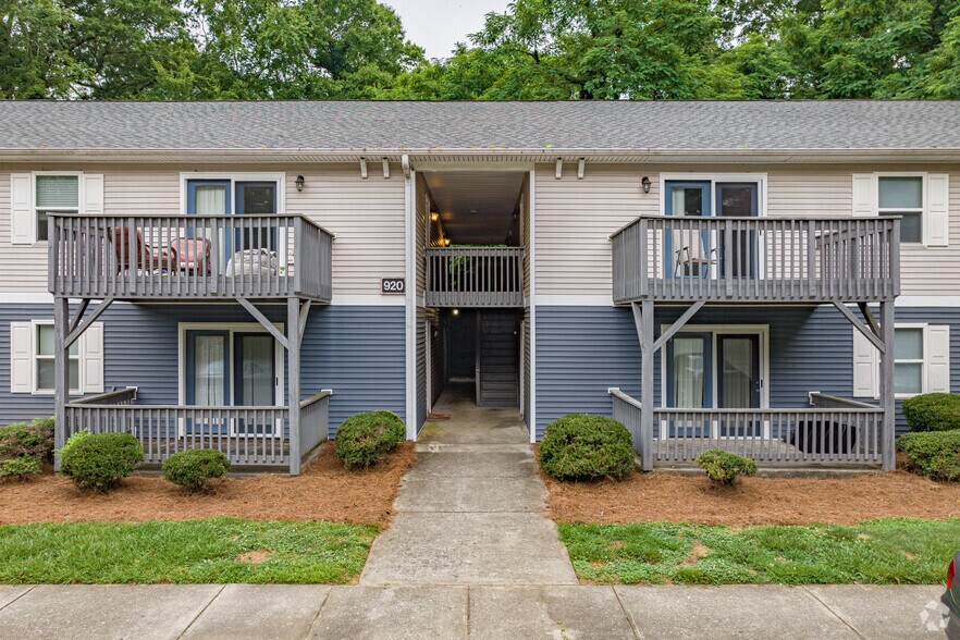 920 Highland Ave, Greensboro, NC à vendre - Photo du bâtiment - Image 2 de 24