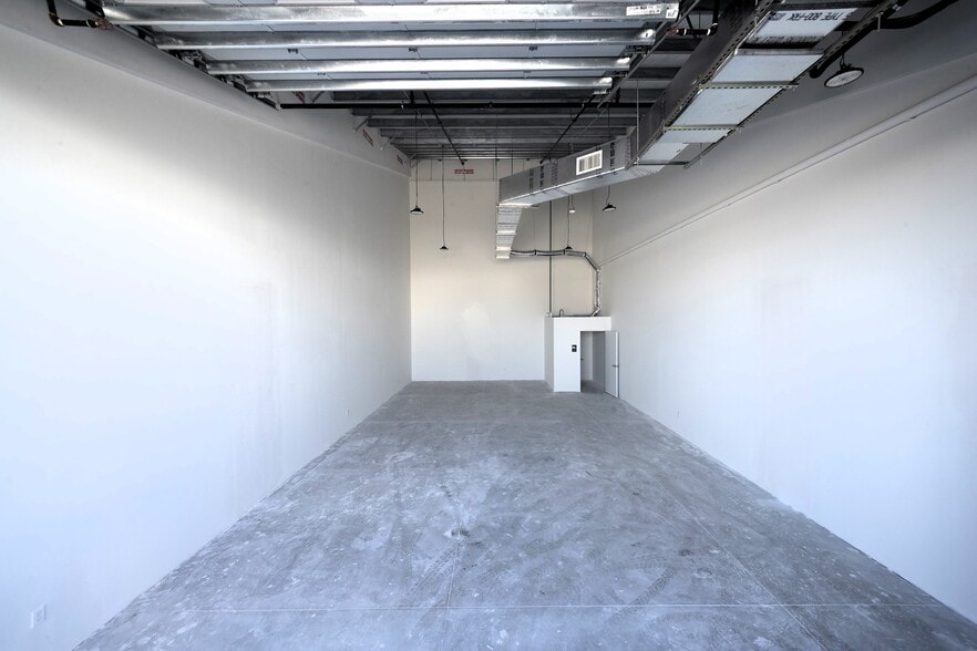 16221 Lee Rd, Fort Myers, FL for sale - Interior Photo - Image 2 of 7