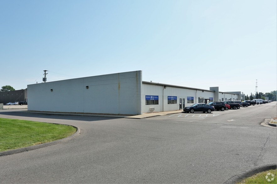 42800-42892 Mound Rd, Sterling Heights, MI for lease - Building Photo - Image 2 of 4