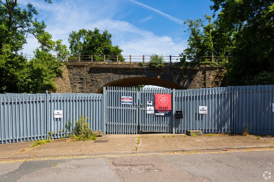 Morewood Close, Sevenoaks for lease - Primary Photo - Image 1 of 1