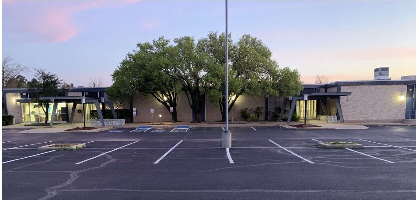 5300 N Meridian Ave, Oklahoma City, OK à louer - Photo du bâtiment - Image 3 de 9