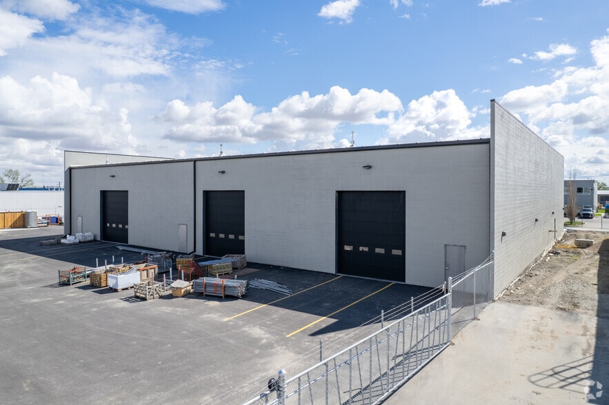 4316 64 Av SE, Calgary, AB for lease - Building Photo - Image 2 of 3