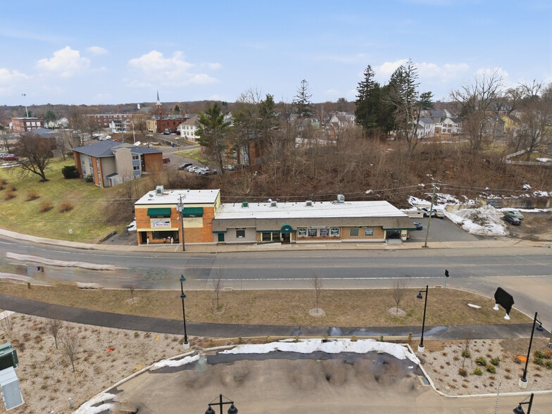 246-250 Main St, Windsor Locks, CT à vendre - Photo du bâtiment - Image 2 de 9