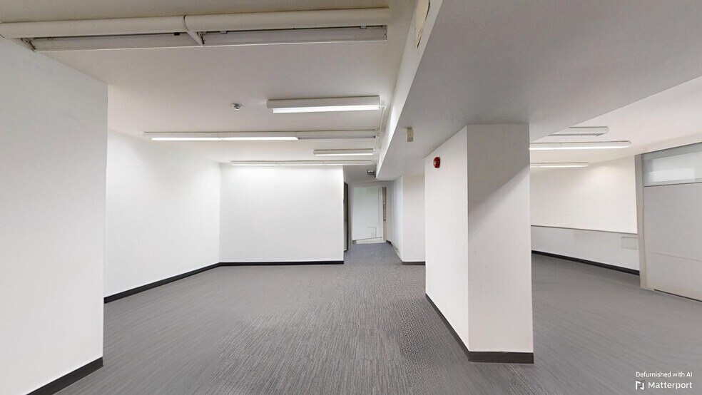 627 Bloor St W, Toronto, ON à louer - Photo du bâtiment - Image 2 de 27