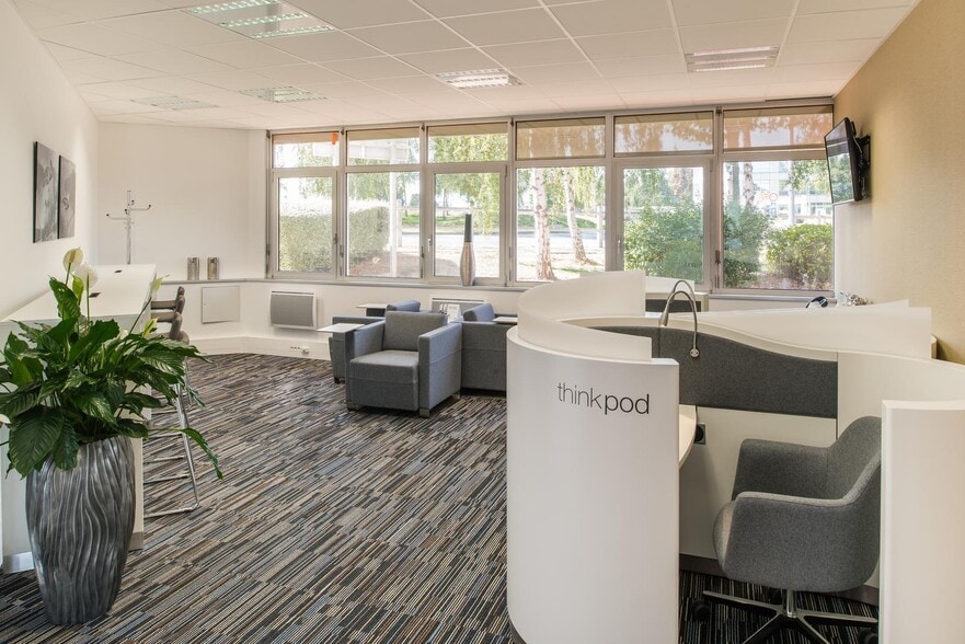 1 Rue Du Commandant Mouchotte, Paray-Vieille-Poste for lease - Interior Photo - Image 2 of 20