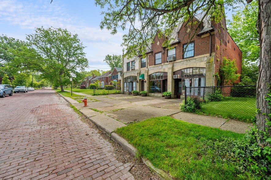 16903 Fischer Rd, Cleveland, OH à vendre - Photo du bâtiment - Image 2 de 53