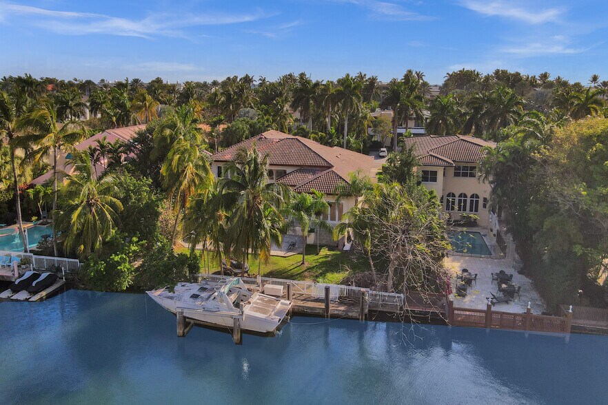 584 Golden Beach Dr, Golden Beach, FL à vendre - Photo du bâtiment - Image 3 de 65