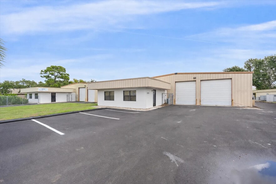 2311 Whitfield Industrial Way, Sarasota, FL à vendre - Photo du bâtiment - Image 3 de 13