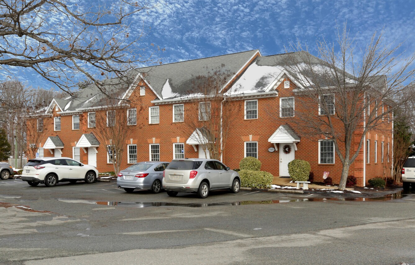 2560 Anderson Hwy, Powhatan, VA à louer Photo du bâtiment- Image 1 de 11