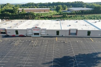 7736-7774 North Point Blvd, Winston-Salem, NC à louer Photo intérieure- Image 2 de 4