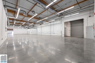 9419 Mason Ave, Chatsworth, CA à louer Photo intérieure- Image 1 de 13