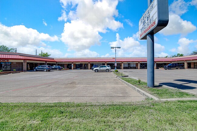 Plus de détails pour 138 S Bowen Rd, Arlington, TX - Commerce de détail à vendre