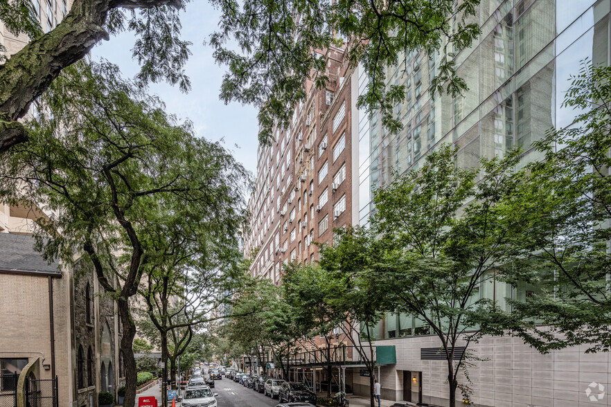 110 E 87th St, New York, NY for lease - NeighborhoodPhoto - Image 3 of 5