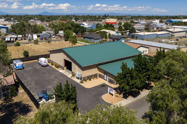 Plus de détails pour 335 SE Jackson St, Redmond, OR - Industriel à vendre