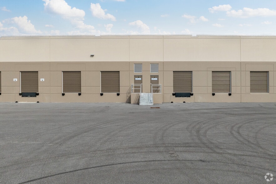 9121 Centerlinks Commerce Dr, Fort Myers, FL à louer - Photo du bâtiment - Image 3 de 10