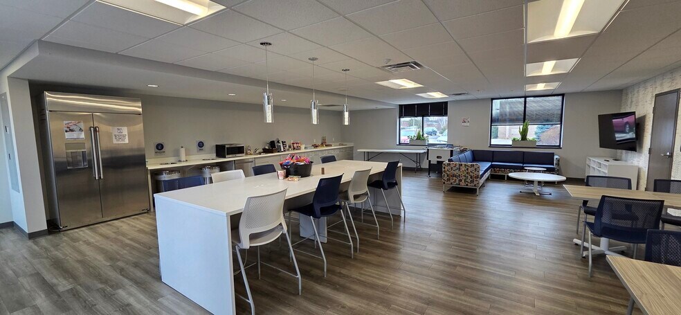 920 N Fairview Ave, Lansing, MI à louer - Photo du bâtiment - Image 2 de 7