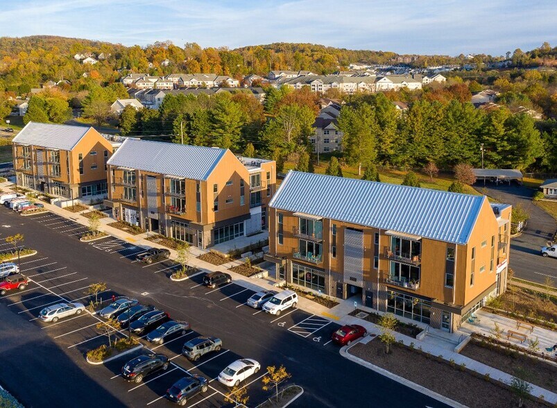 610-620 Riverside Shops Way, Charlottesville, VA à louer - Photo du bâtiment - Image 2 de 11