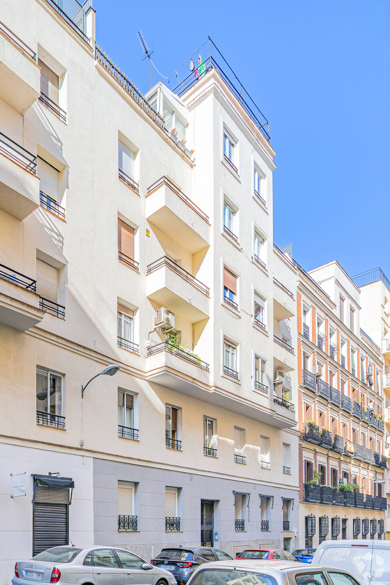 Calle De Espartinas, 4, Madrid, Madrid for sale Primary Photo- Image 1 of 3