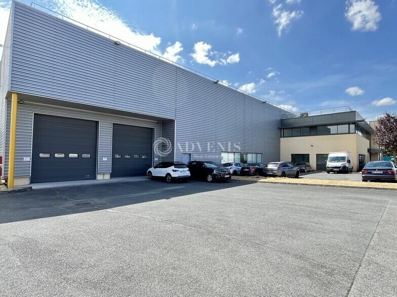 Flex in Le Mesnil Amelot for lease - Building Photo - Image 1 of 12
