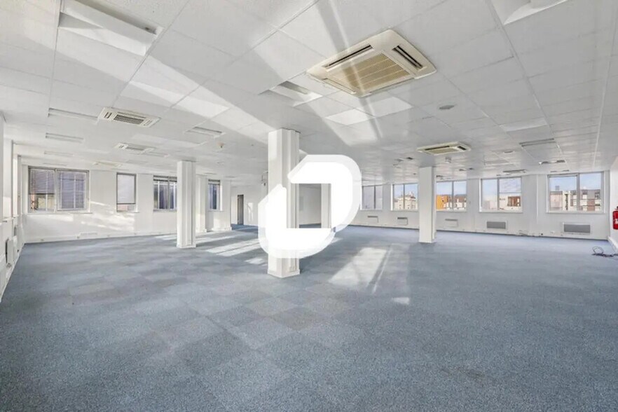 Office in Neuilly-Plaisance for lease - Interior Photo - Image 2 of 14