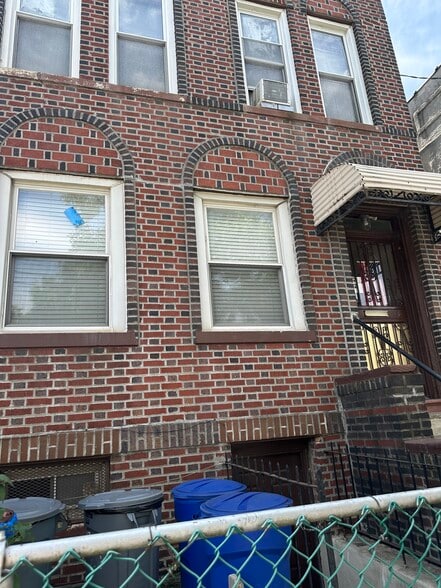 96 Cypress Ct, Brooklyn, NY for sale - Building Photo - Image 2 of 12