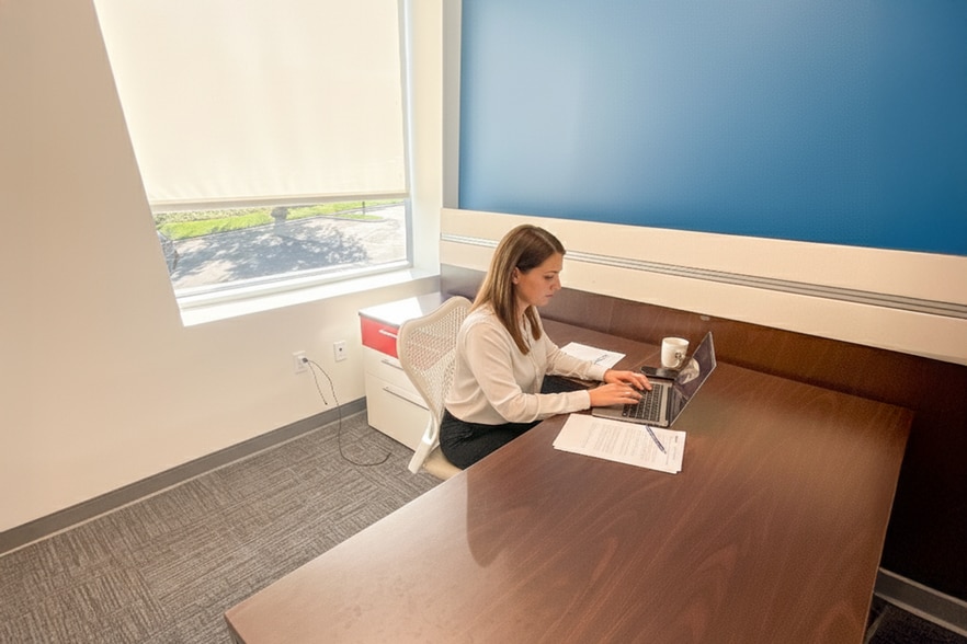 27001 Agoura Rd, Calabasas, CA à louer - Photo intérieure - Image 3 de 9