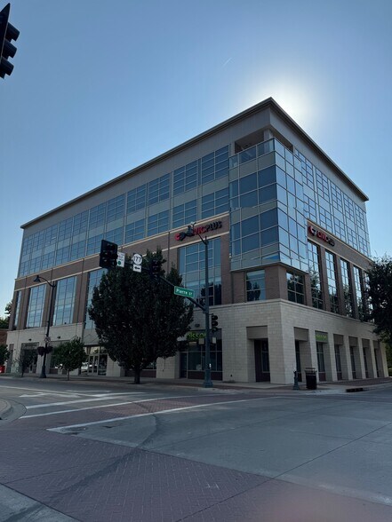 302 S 4th St, Manhattan, KS à louer - Photo du bâtiment - Image 2 de 23