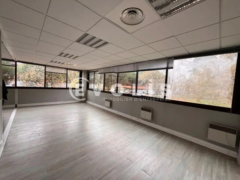 Office in Mérignac for lease - Interior Photo - Image 2 of 6