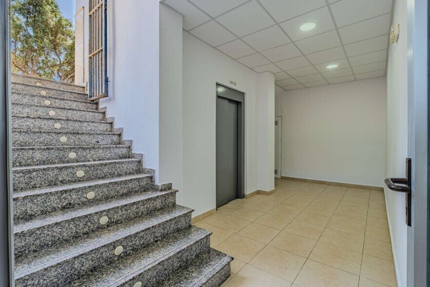 Commerce de détail dans Torrevieja à vendre - Hall d’entrée - Image 2 de 10
