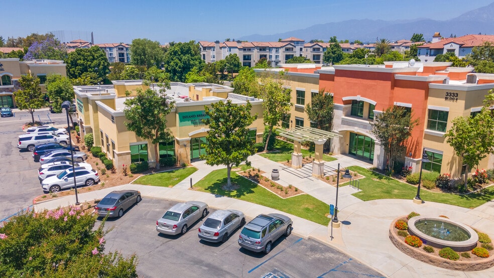Andreasen Medical Plaza & Surgery Center portfolio of 2 properties for sale on LoopNet.ca - Building Photo - Image 1 of 17