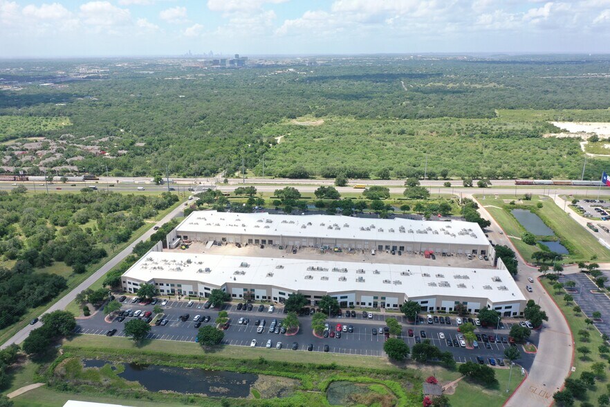 4616 W Howard Ln, Austin, TX à louer - Photo du bâtiment - Image 3 de 6