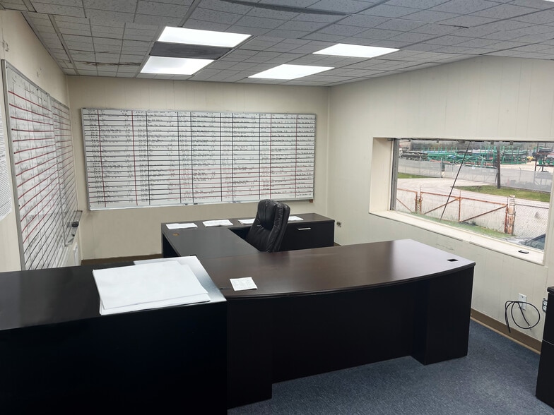 10234 Lucore St, Houston, TX for lease - Building Photo - Image 3 of 7