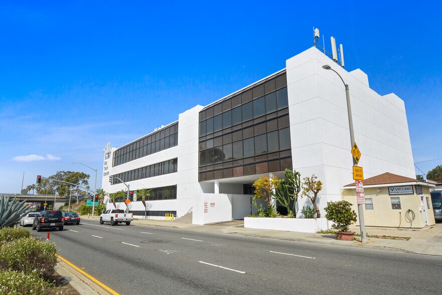 5155 W Rosecrans Ave, Hawthorne, CA à vendre - Photo du bâtiment - Image 3 de 56