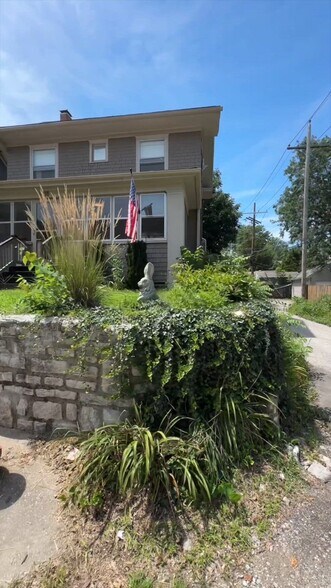 4218 Greenwood Pl, Kansas City, MO à vendre - Vidéo sur l’inscription commerciale - Image 2 de 29