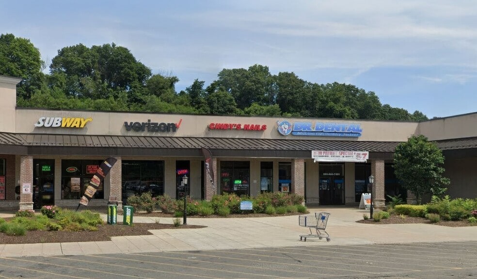 713-745 Foxon Rd, East Haven, CT for lease - Building Photo - Image 2 of 9