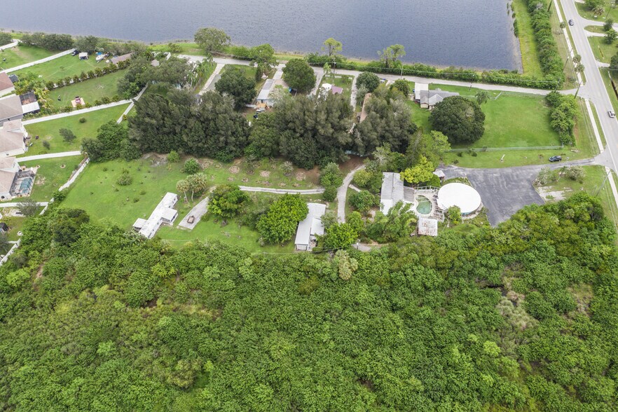1603 W Shell Point Rd, Ruskin, FL à vendre - Photo du bâtiment - Image 2 de 11