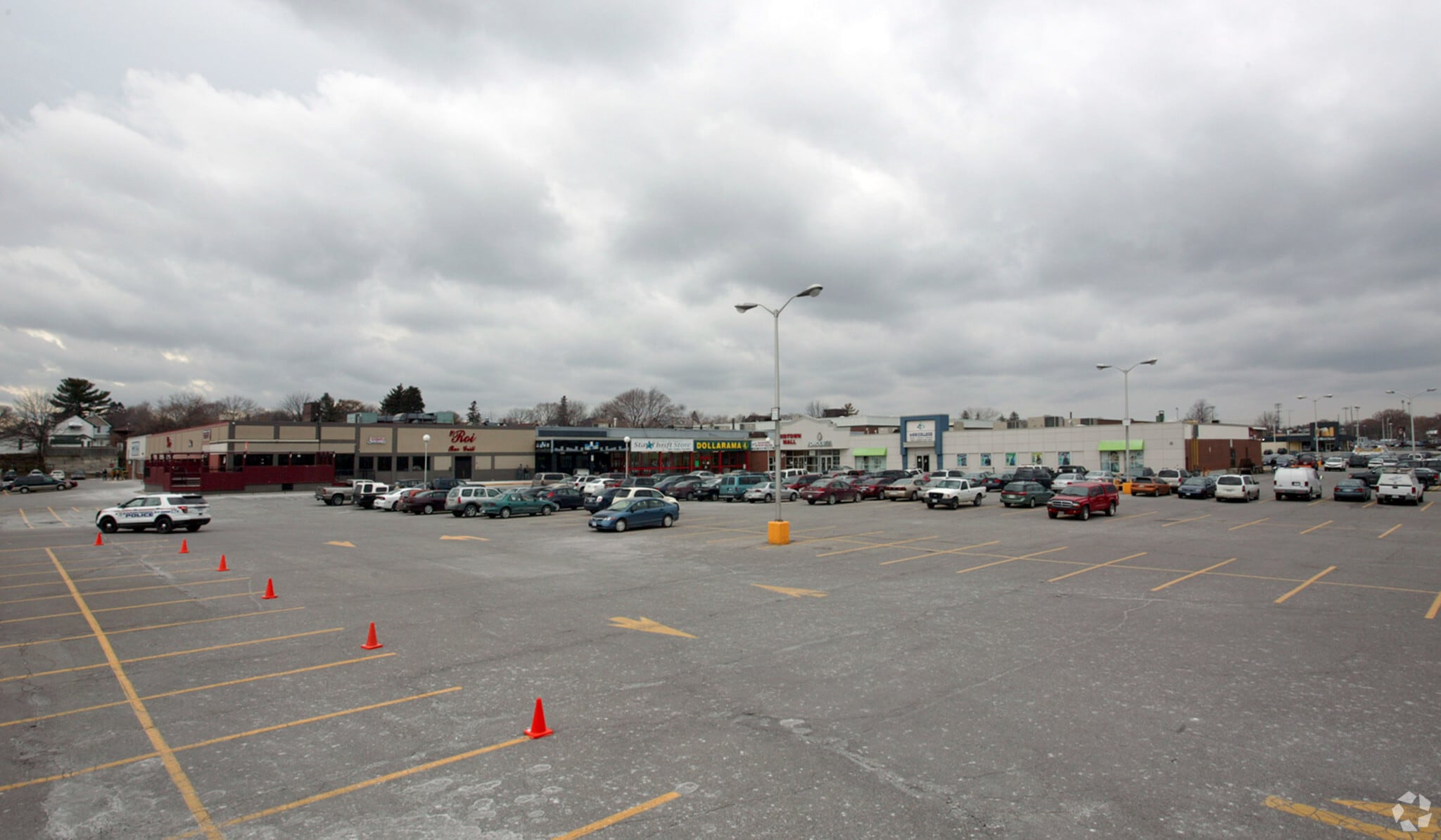 200 John St W, Oshawa, ON à louer Photo principale- Image 1 de 13