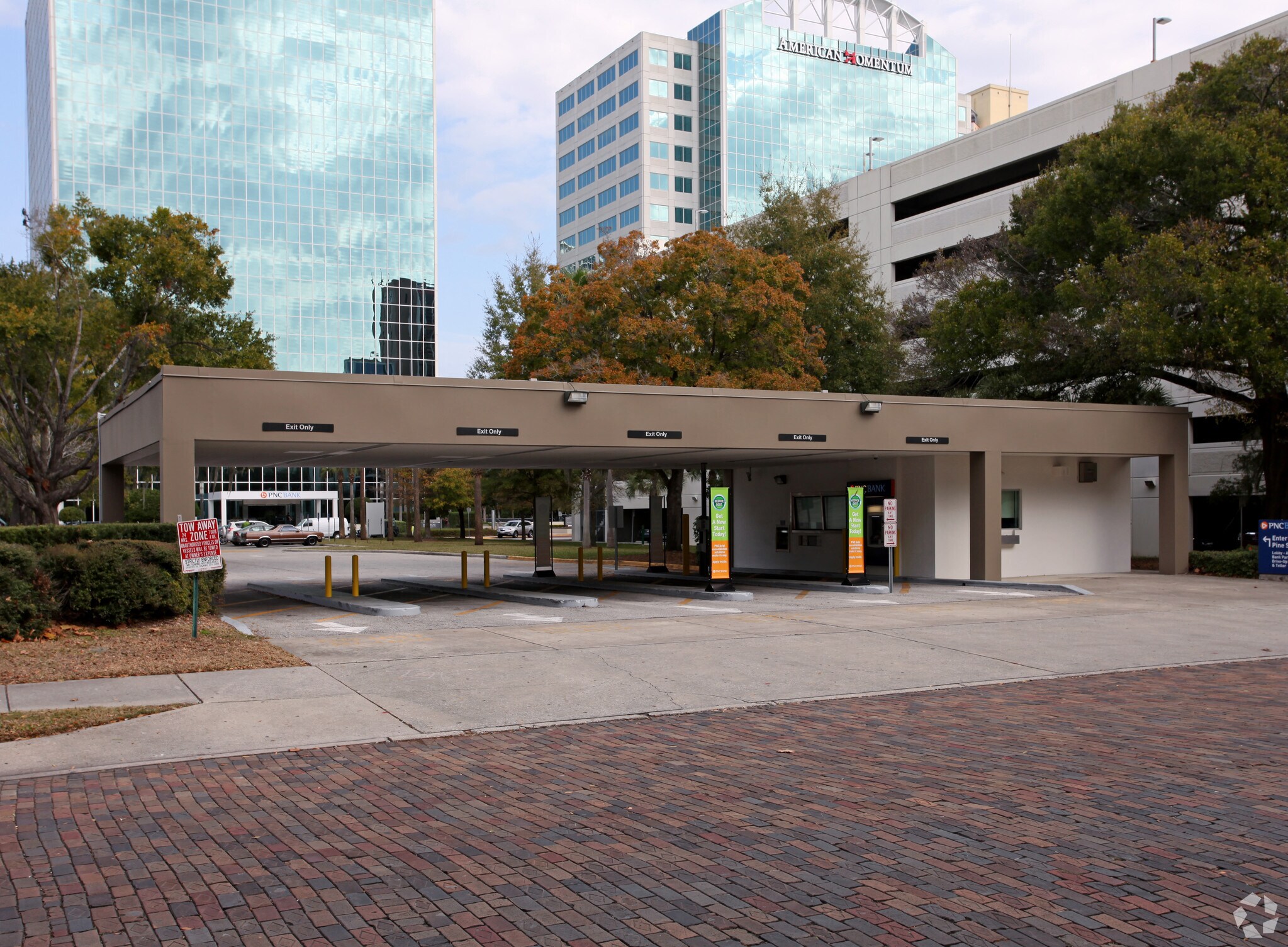 270 E Pine St, Orlando, FL à louer Photo du bâtiment- Image 1 de 7