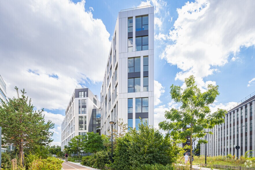 Commerce de détail dans Saint-Denis à louer - Photo du bâtiment - Image 3 de 4