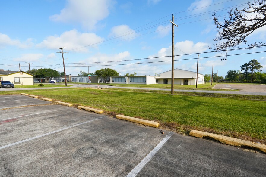 1900 Pope St, Beaumont, TX à louer - Photo du bâtiment - Image 3 de 26